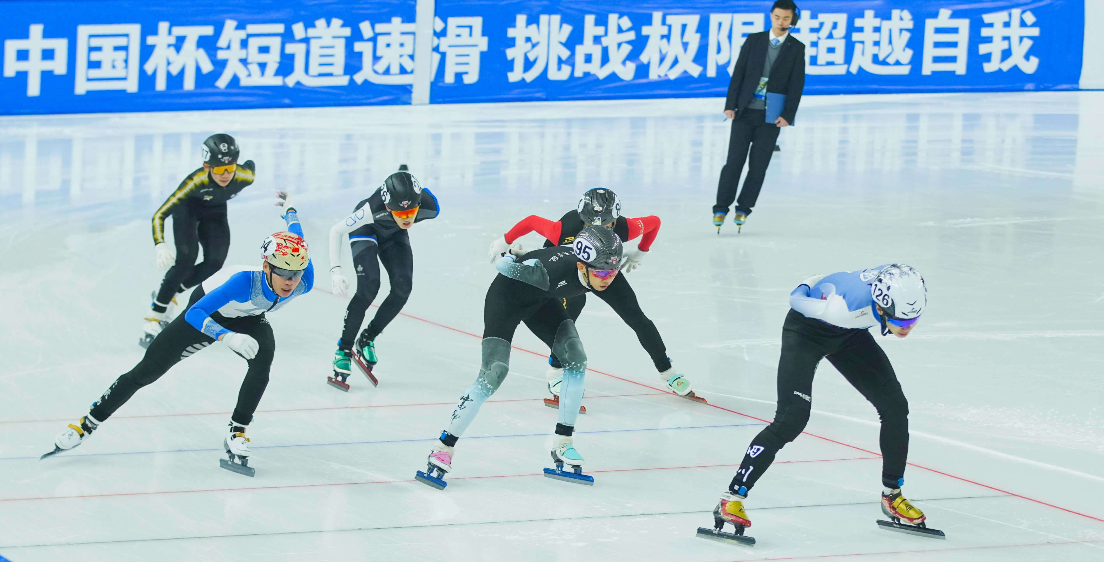 短道速滑赛程惊险刺激，选手竞技水平高