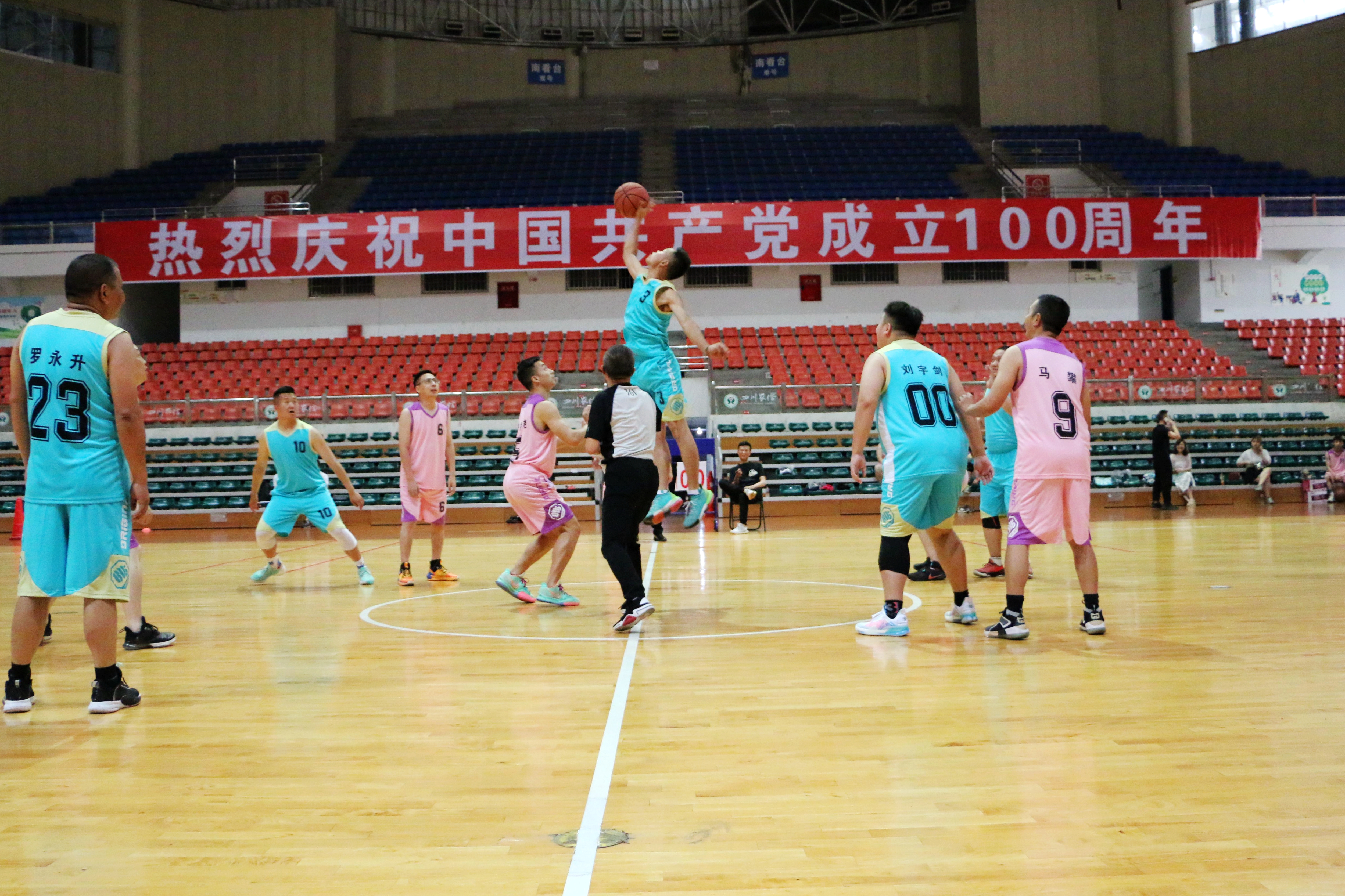 河南建业队员团结协作，斗志昂扬的简单介绍