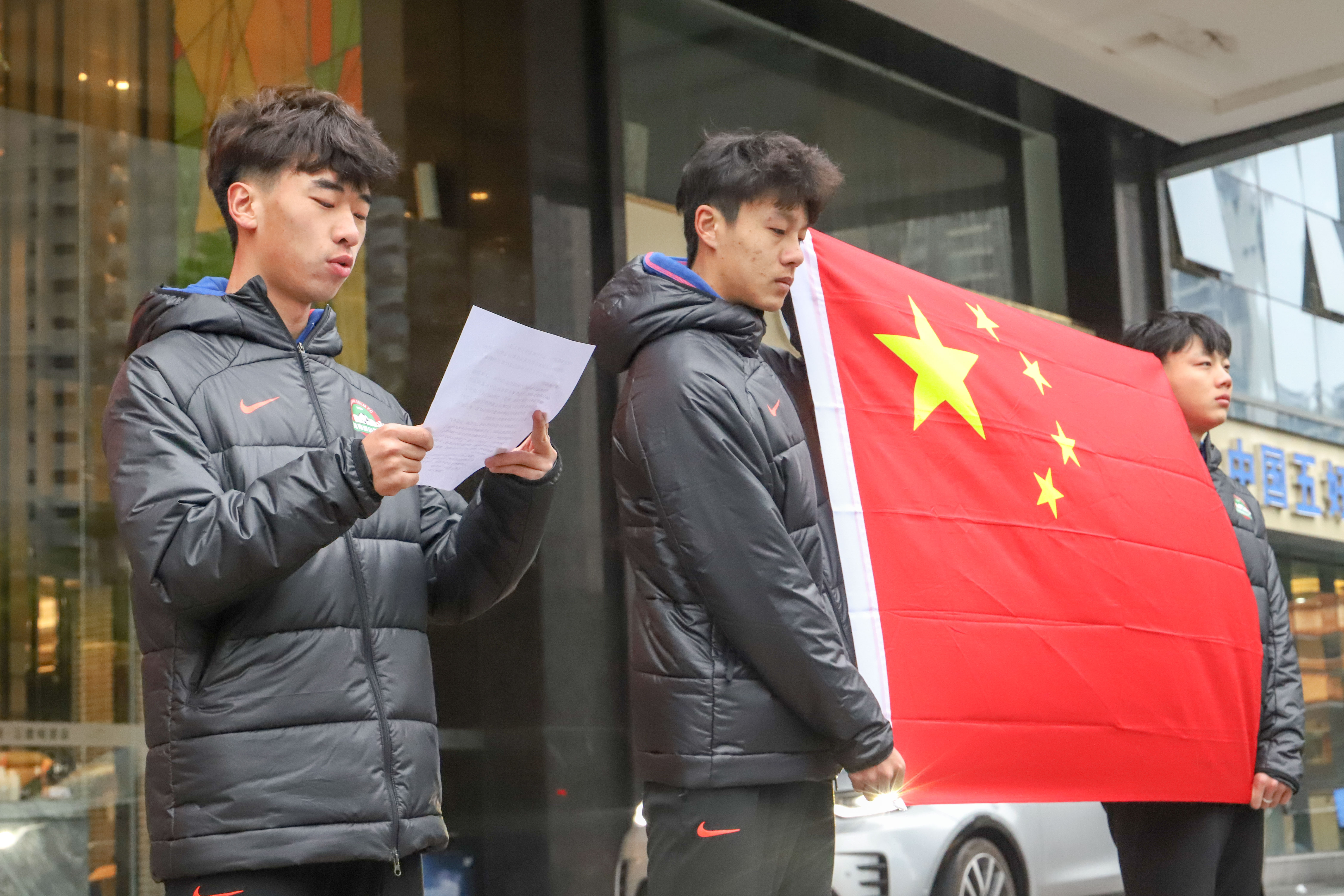 河南建业队员团结协作，斗志昂扬的简单介绍